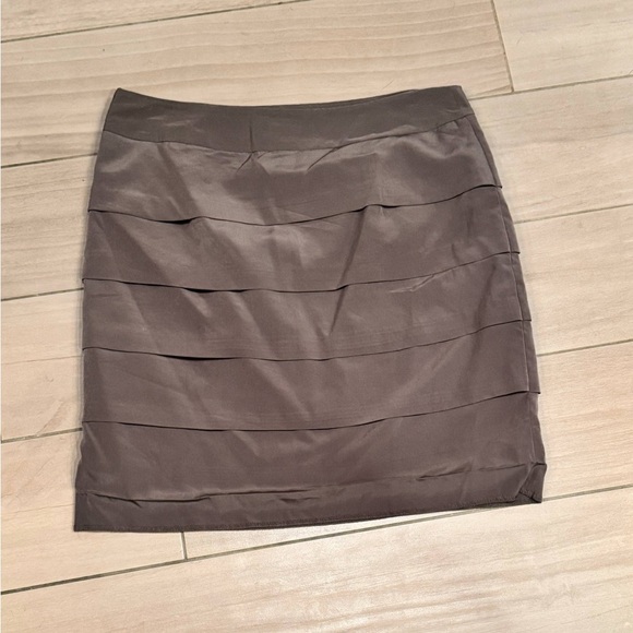 Loft Ann Taylor Elegant gray brown Skirt size 2 length 18in waist 15in zip up - Picture 2 of 3